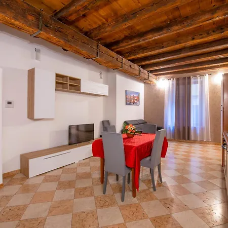 Arena Mazzini Centro Couette-café 3*